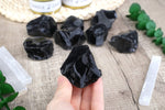 ZHIYUXI 1.5-2.0" Obsidian 4Pcs Crystal Raw Bulk Rough Natural Quartz Stones Reiki Healing Wicca Crystals Gemstone Tumbling Cabbing Fountain Rocks Polishing Wire Wrapping Decor Stones 0.44-0.55 lbs Black-obsidian